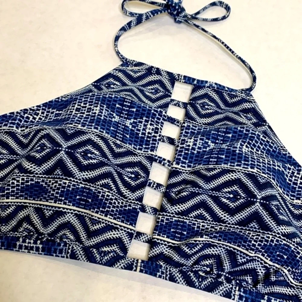 La Blanca Halter Bikini Top Size 6 Indigo Geometric Aztec Padded Peekaboo Front